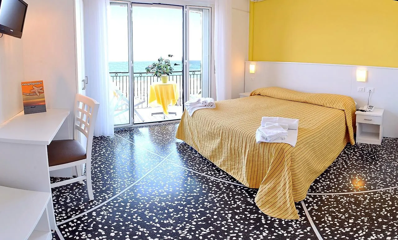 Hotel Bristol Laigueglia 3*,  Italien