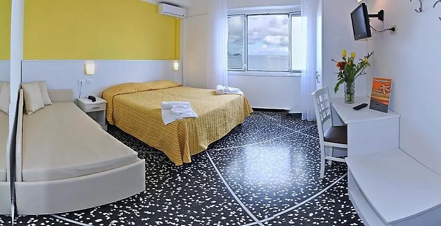Hotel Bristol Laigueglia 3*,  Italy